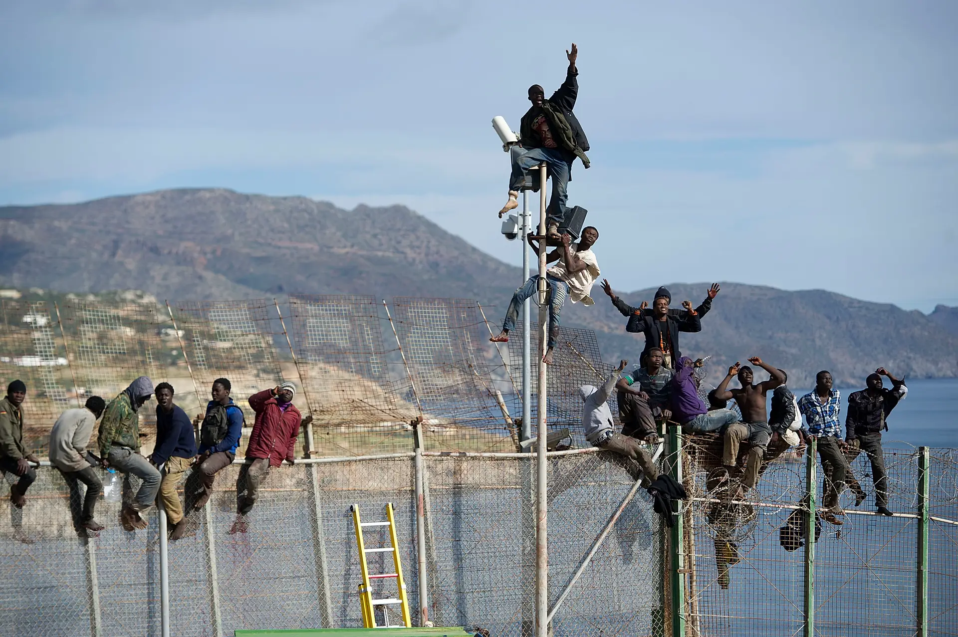 Marrocos condena à prisão 13 migrantes que tentaram entrar em Melilla