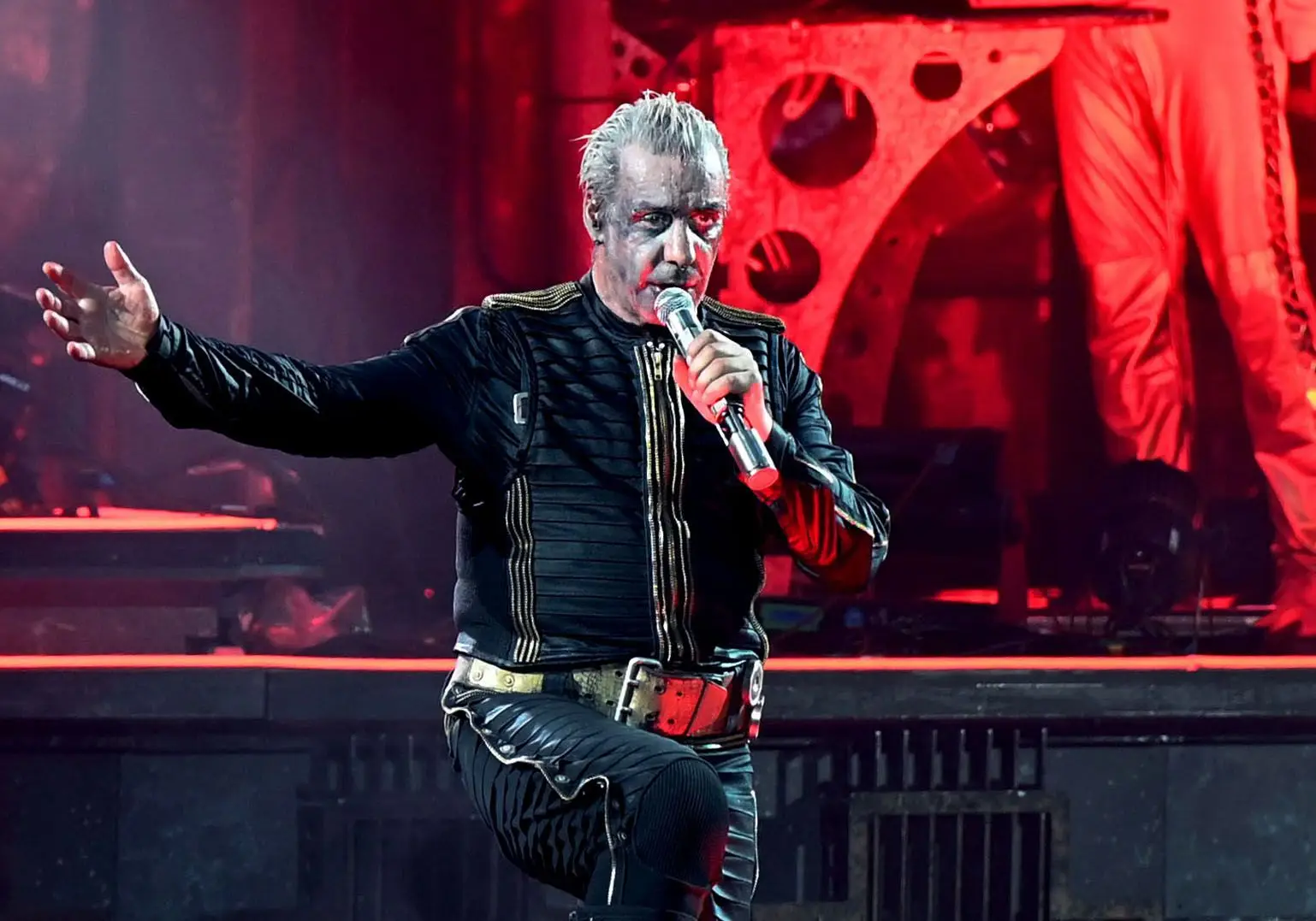 Os Rammstein deixaram de tocar um dos seus maiores êxitos: acabaram-se os jatos de espuma