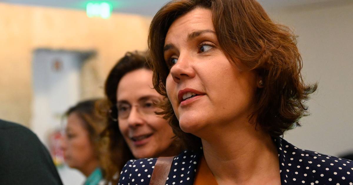 Assunção Cristas sugere licença igual para pais e mães: ”Mulheres continuam a ser penalizadas”
