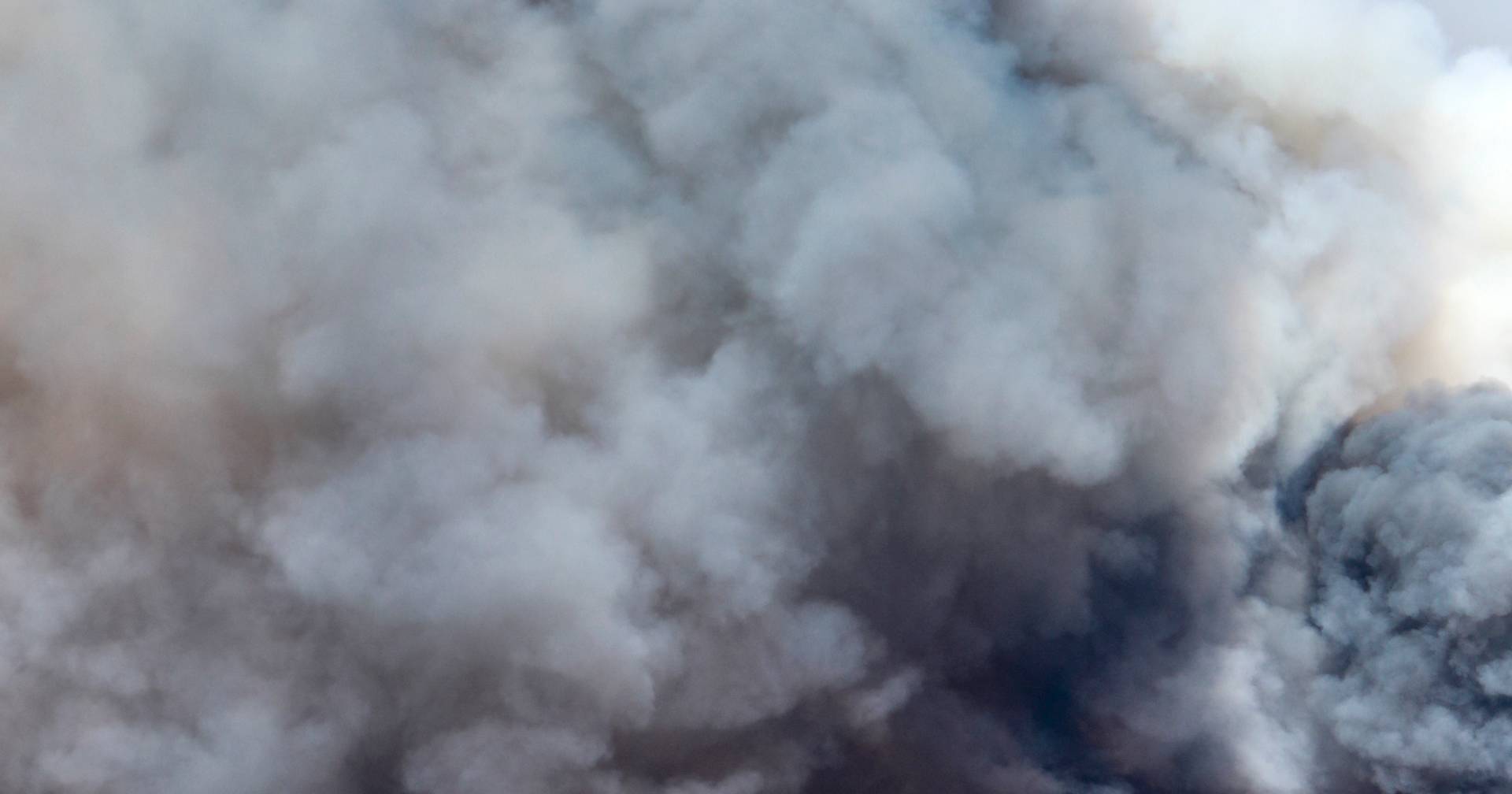 Incêndios: três bombeiros transportados para o hospital durante combate às chamas na Covilhã