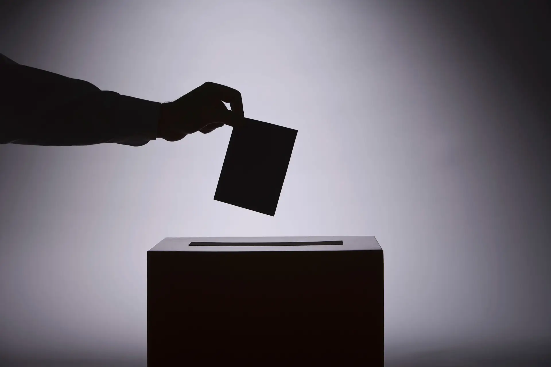 Idade para votar: diferenças entre países num direito que não começa ao mesmo tempo para todos