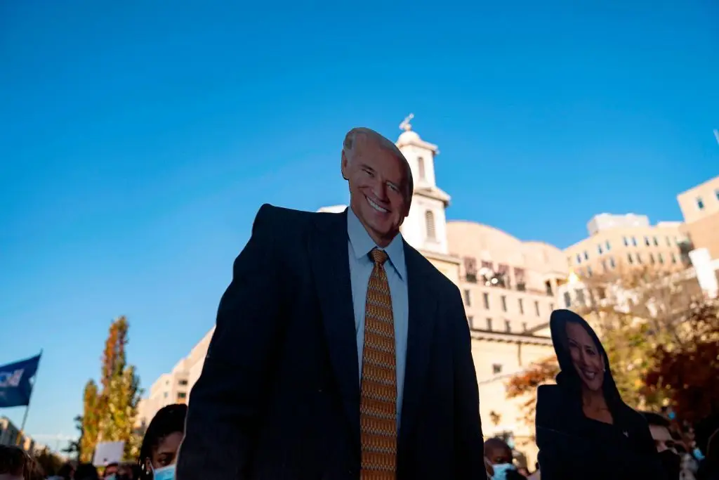 Histórico mas tirado a ferros: o que prevê o plano Biden na saúde, energia e impostos