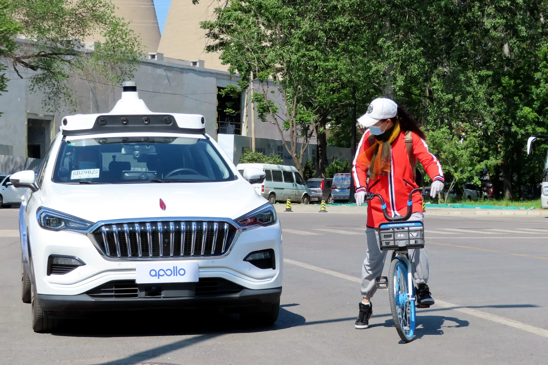 Táxis robô começam a circular nas cidades chinesas. E sem condutor