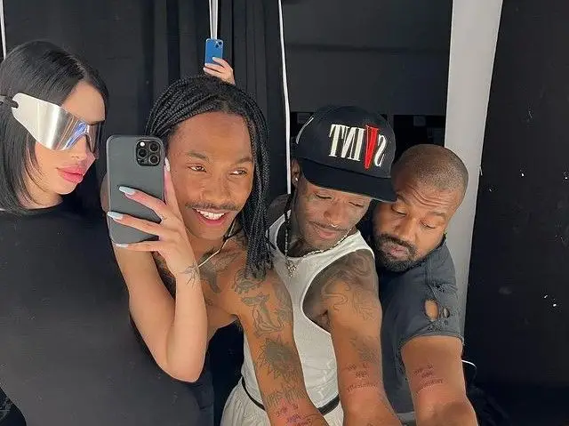Kanye West, Lil Uzi Vert e Steve Lacy fizeram tatuagens a condizer