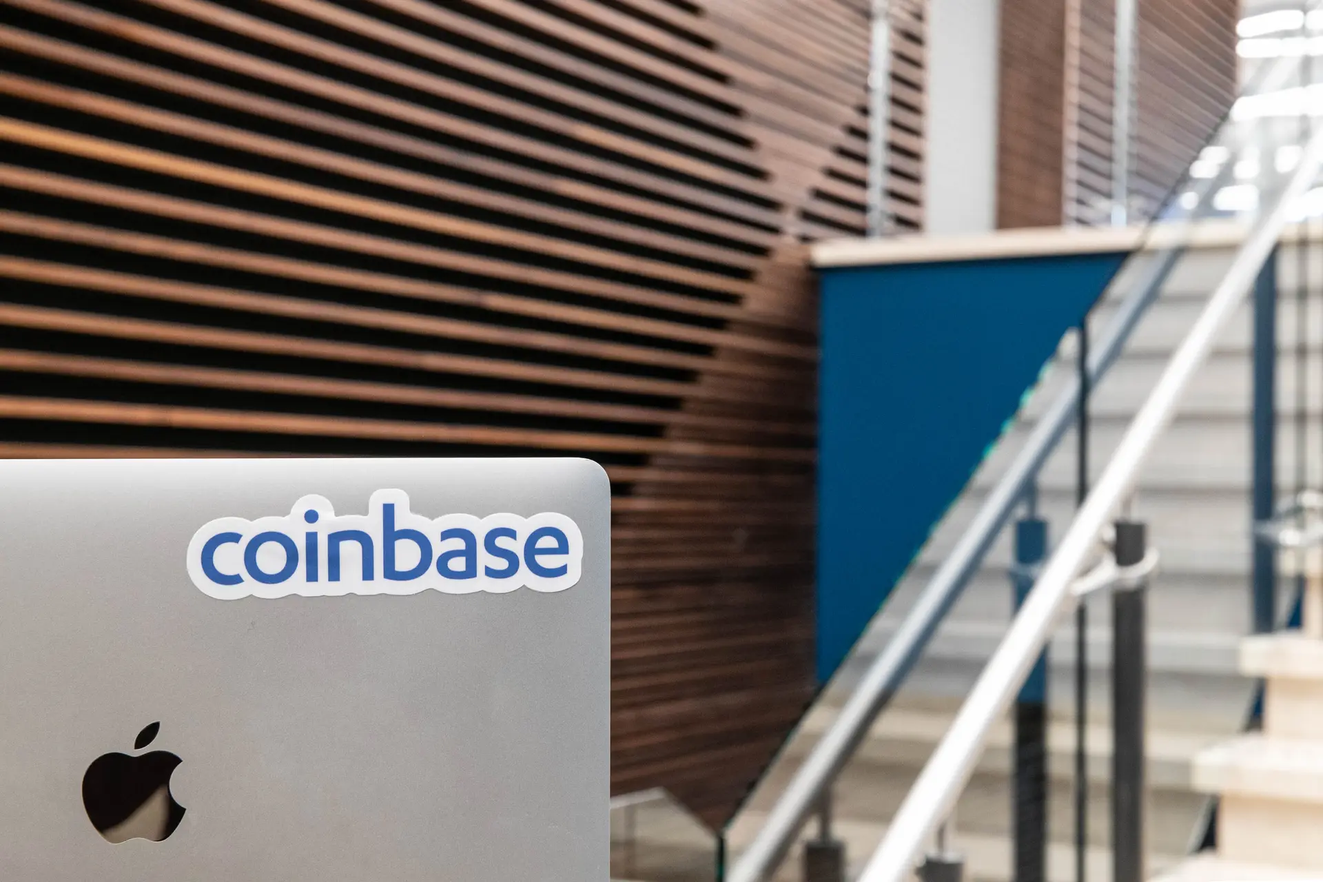 Coinbase despede mais 950 trabalhadores e é a nova "cripto" a gelar neste Inverno