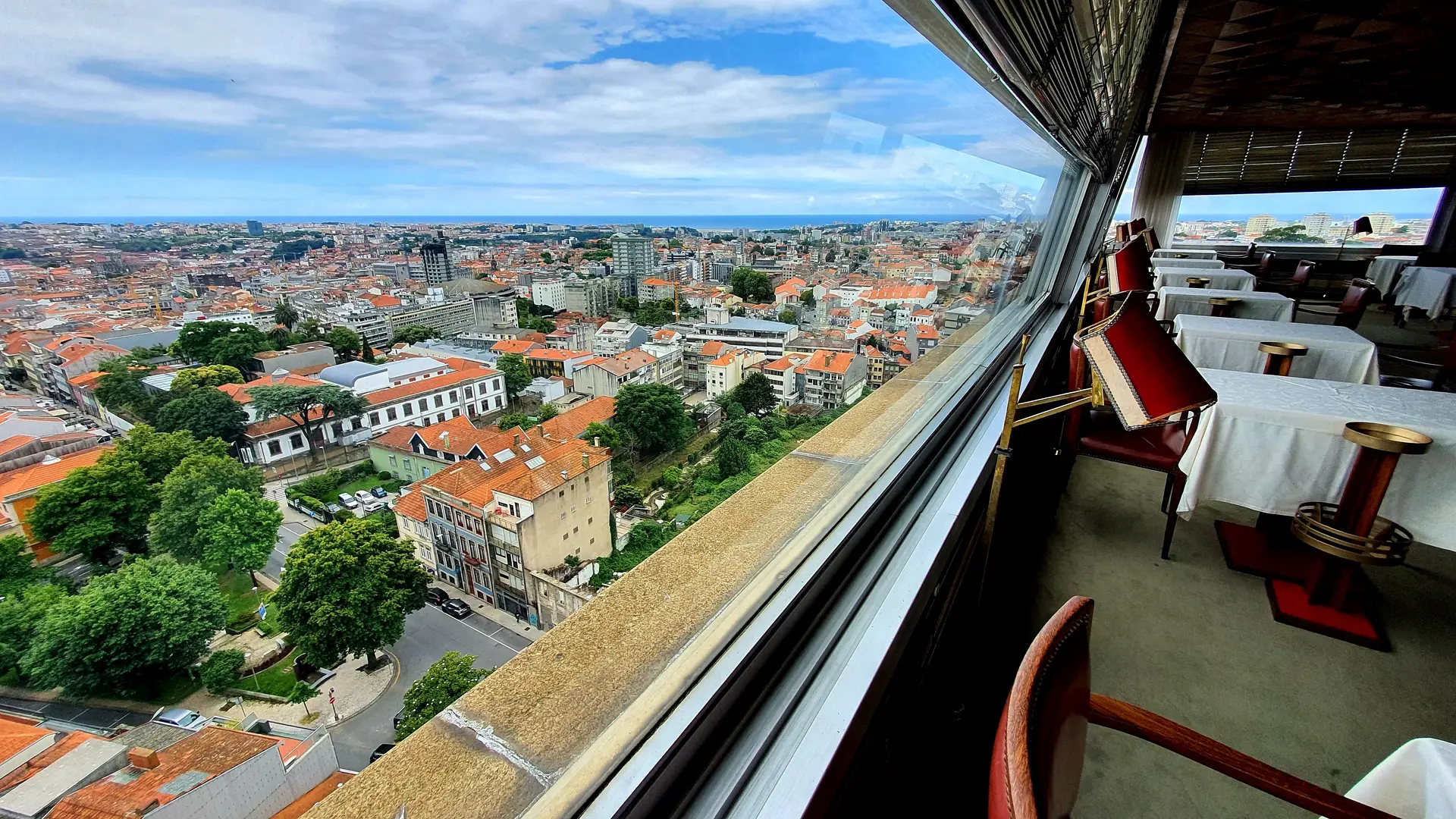 Vista panorâmica única da sala do Restaurante Portucale