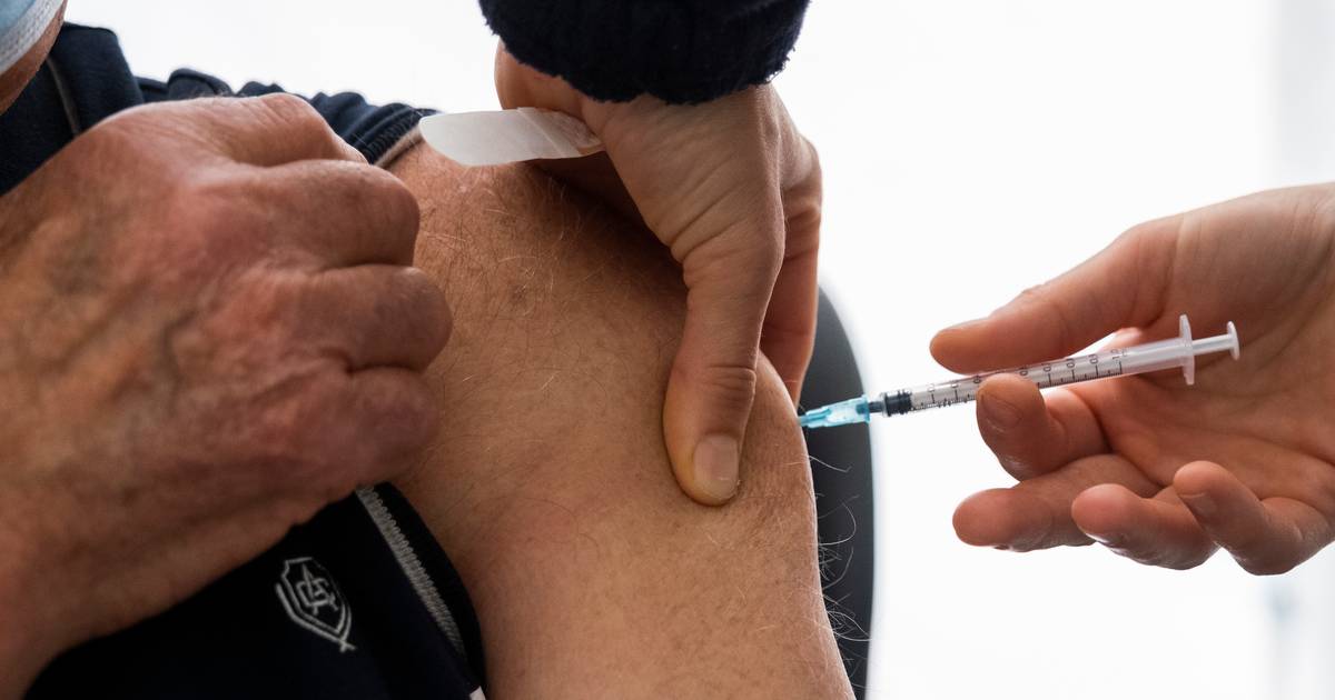 Homem recebeu 217 vacinas contra a covid-19 sem registo de efeitos secundários