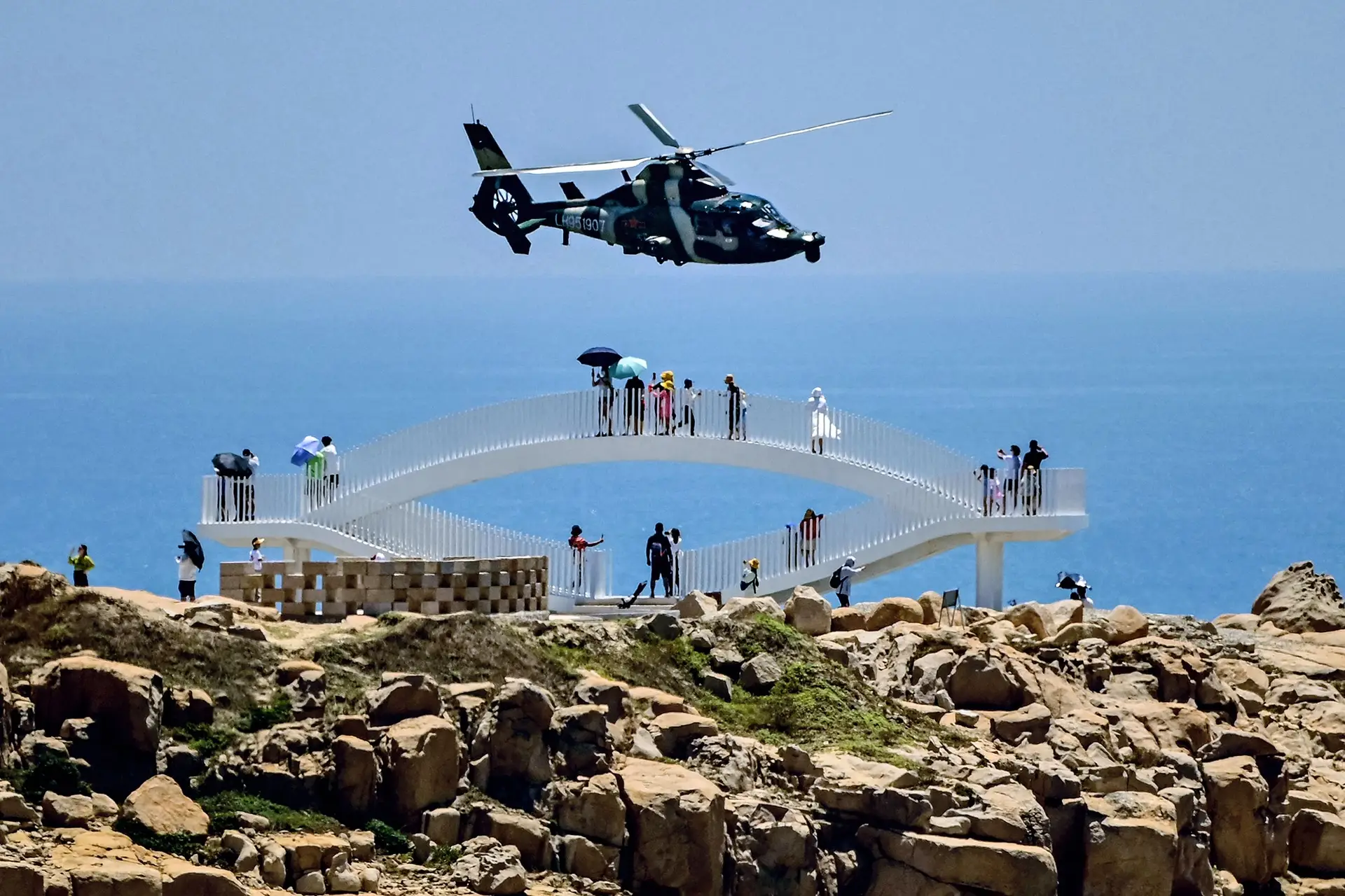 Um miradouro em Taiwan com vista para as manobras militares chinesas em curso na região