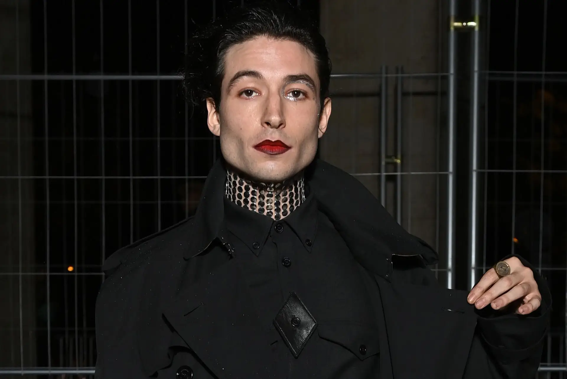 Ezra Miller Achava Que Era “o Próximo Messias” E Que Ia “liderar Uma Revolução Indígena” Expresso 7264