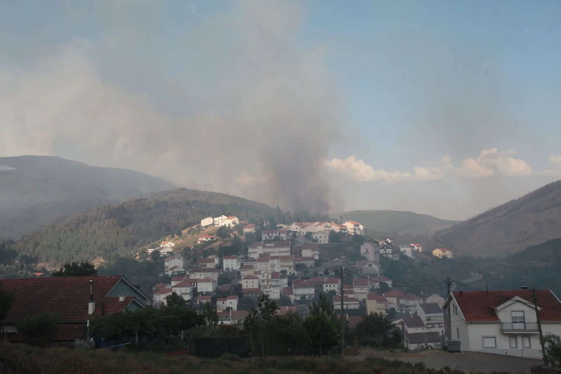 Mais de 1500 operacionais no terreno para evitar reativações de incêndios na serra da Estrela e Caldas da Rainha