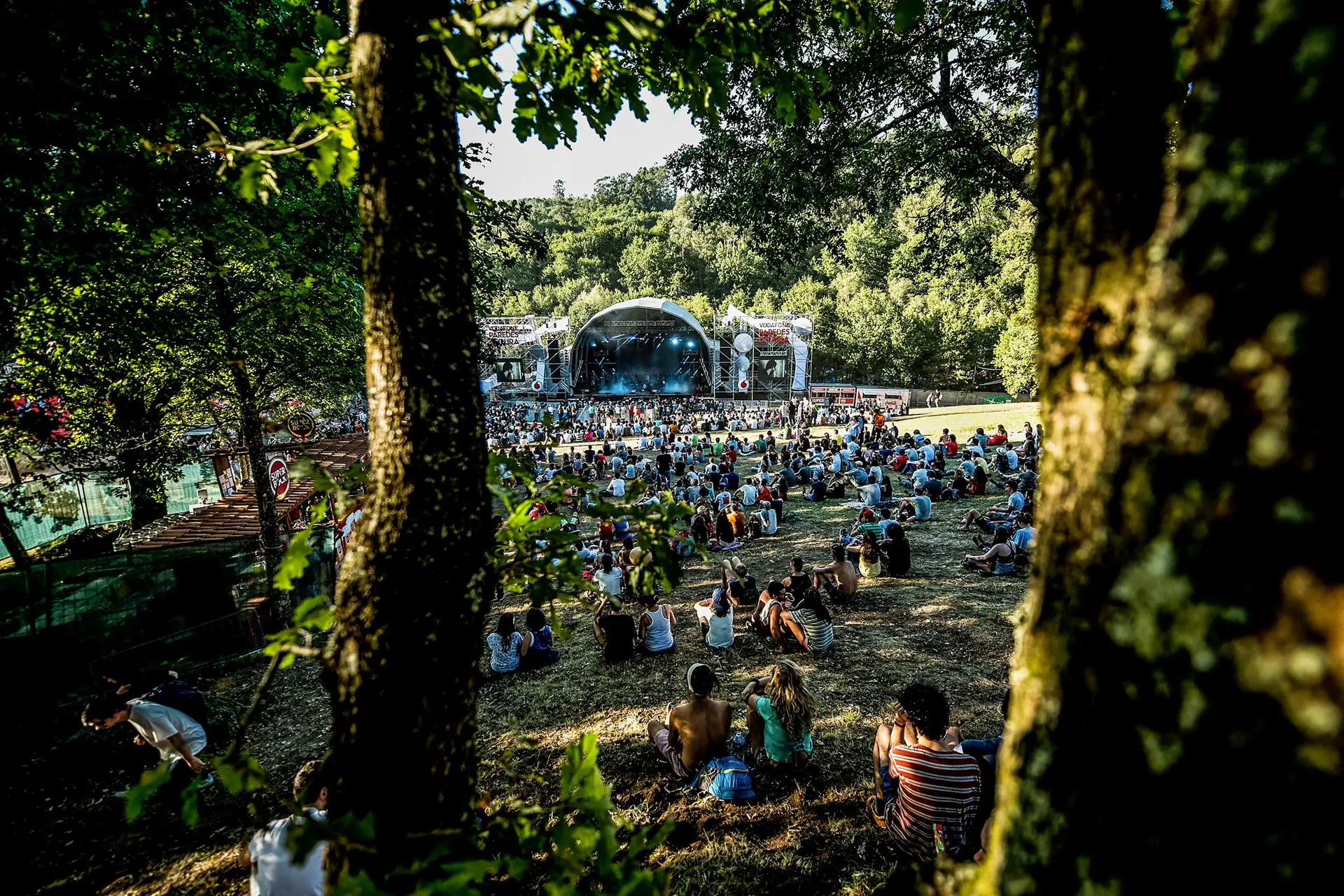 A música volta a encontrar o verde de Paredes de Coura: de regresso ao festival dos afetos