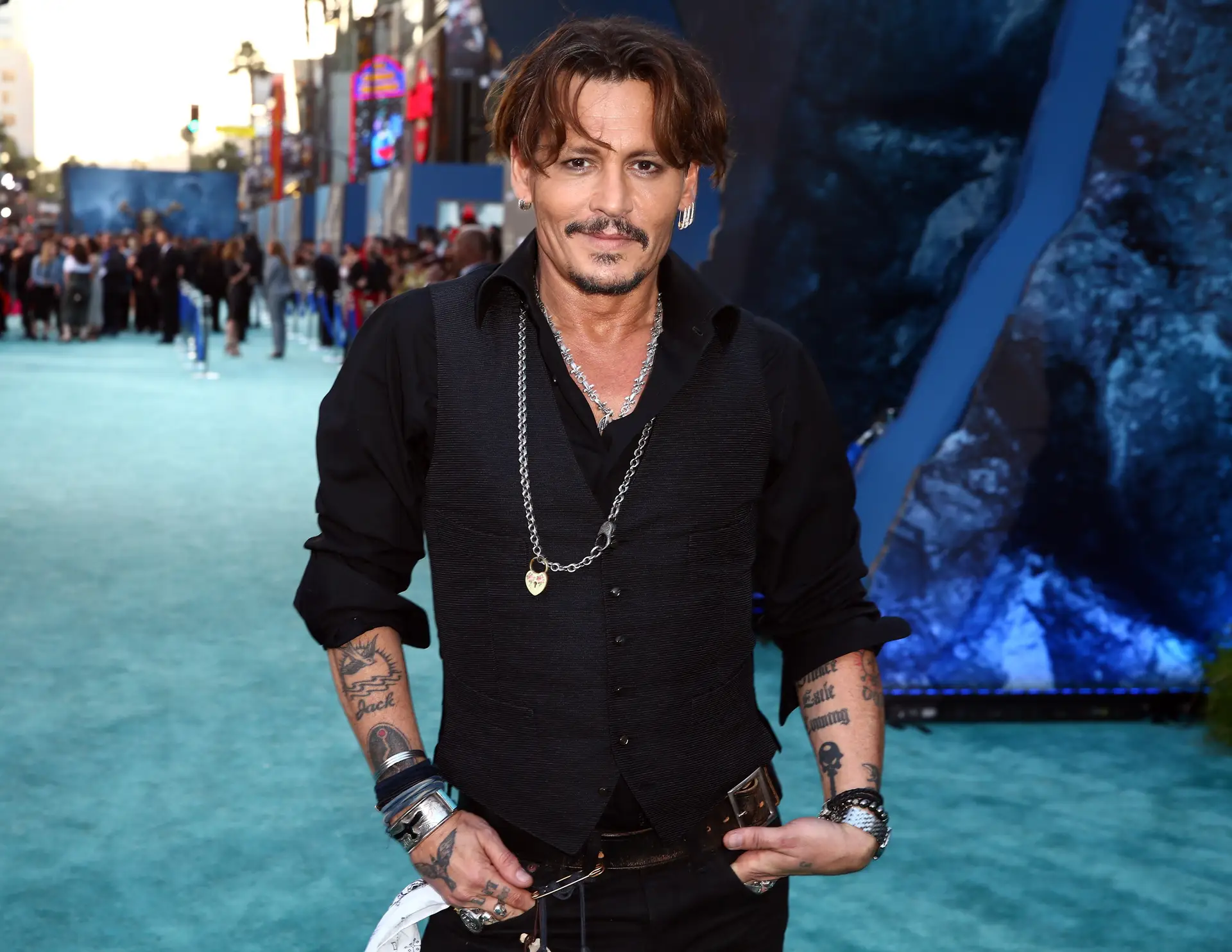 Johnny Depp oferece passes VIP aos advogados que o representaram no caso contra Amber Heard