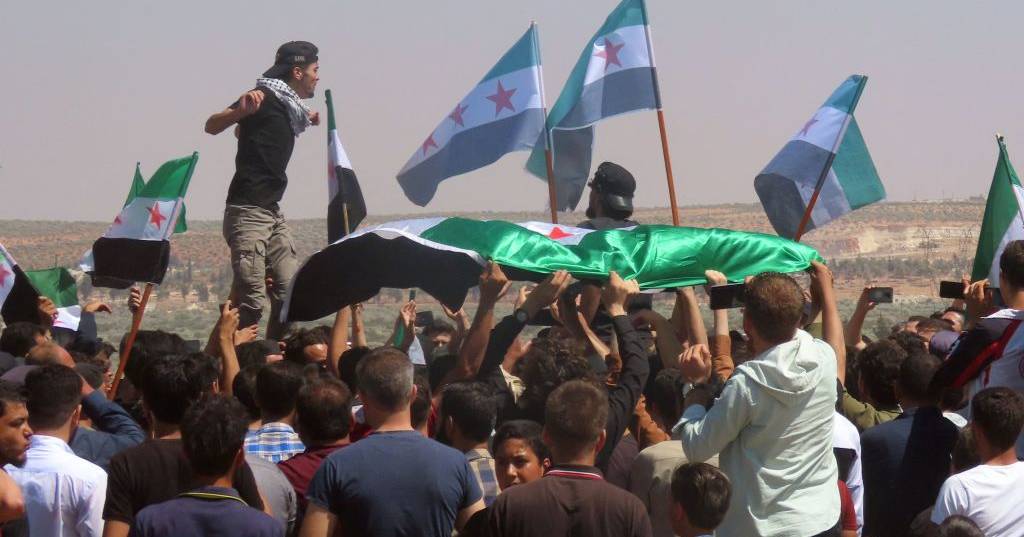 Milhares de sírios manifestam-se contra a Turquia nas zonas sob controlo rebelde