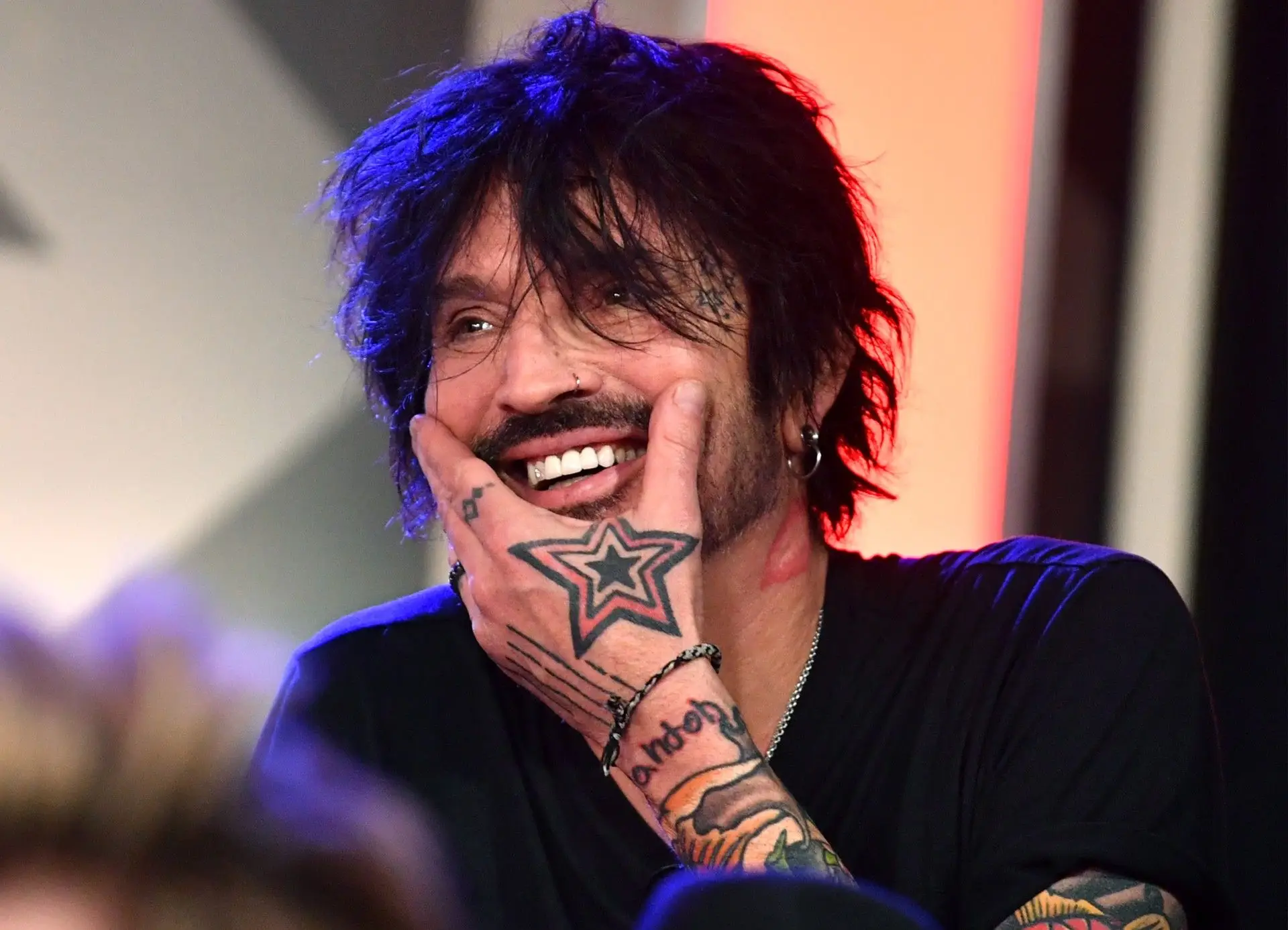 Tommy Lee dos Mötley Crüe partilhou ‘nude’ em todas as suas redes