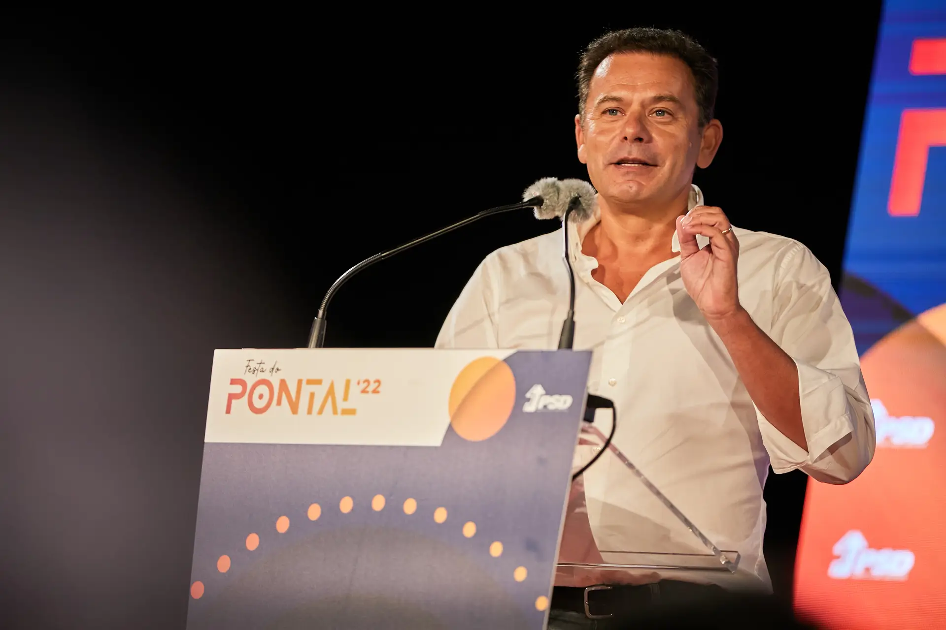 "Este governo tem de ser muito escrutinado", diz Montenegro e anuncia "programa de emergência social"
