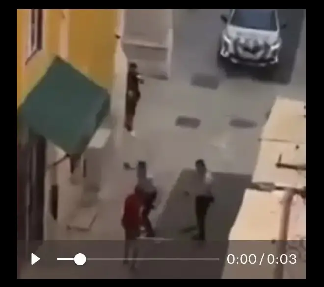 Detenção no Bairro Alto: início do vídeo mostra homem a empunhar duas barras metálicas à frente dos agentes