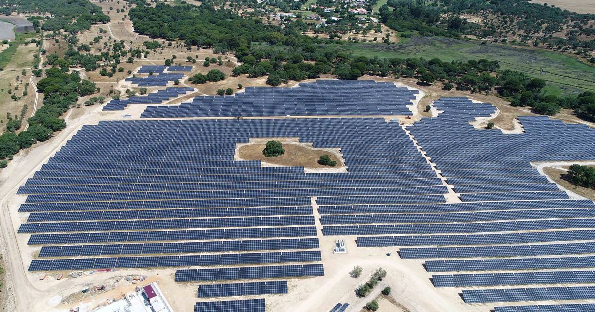 BEI e Iberdrola assinam empréstimo de 70 milhões de euros para centrais solares