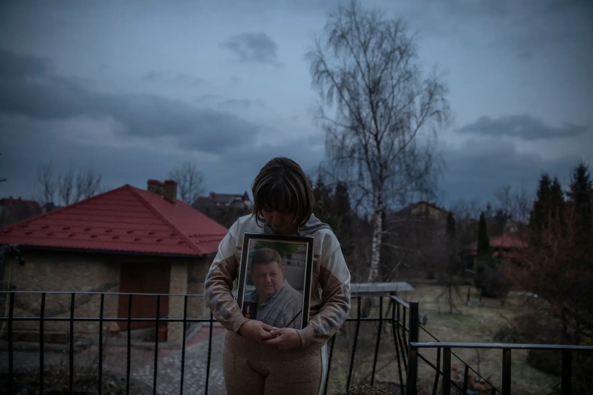 A aldeia de Lypnyky prepara-se para a chegada das tropas russas. Olesja Syva que perdeu o marido devido à esplosão de uma bomba donetsk. FOTO TM prepara-se para a chegada das tropas russas. Olesja Syva que perdeu o marido devido à esplosão de uma bomba donetsk