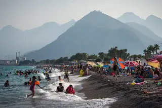 Do Mar Negro para Antalya: a migração dos russos ajudou o turismo turco a bater recordes em 2022