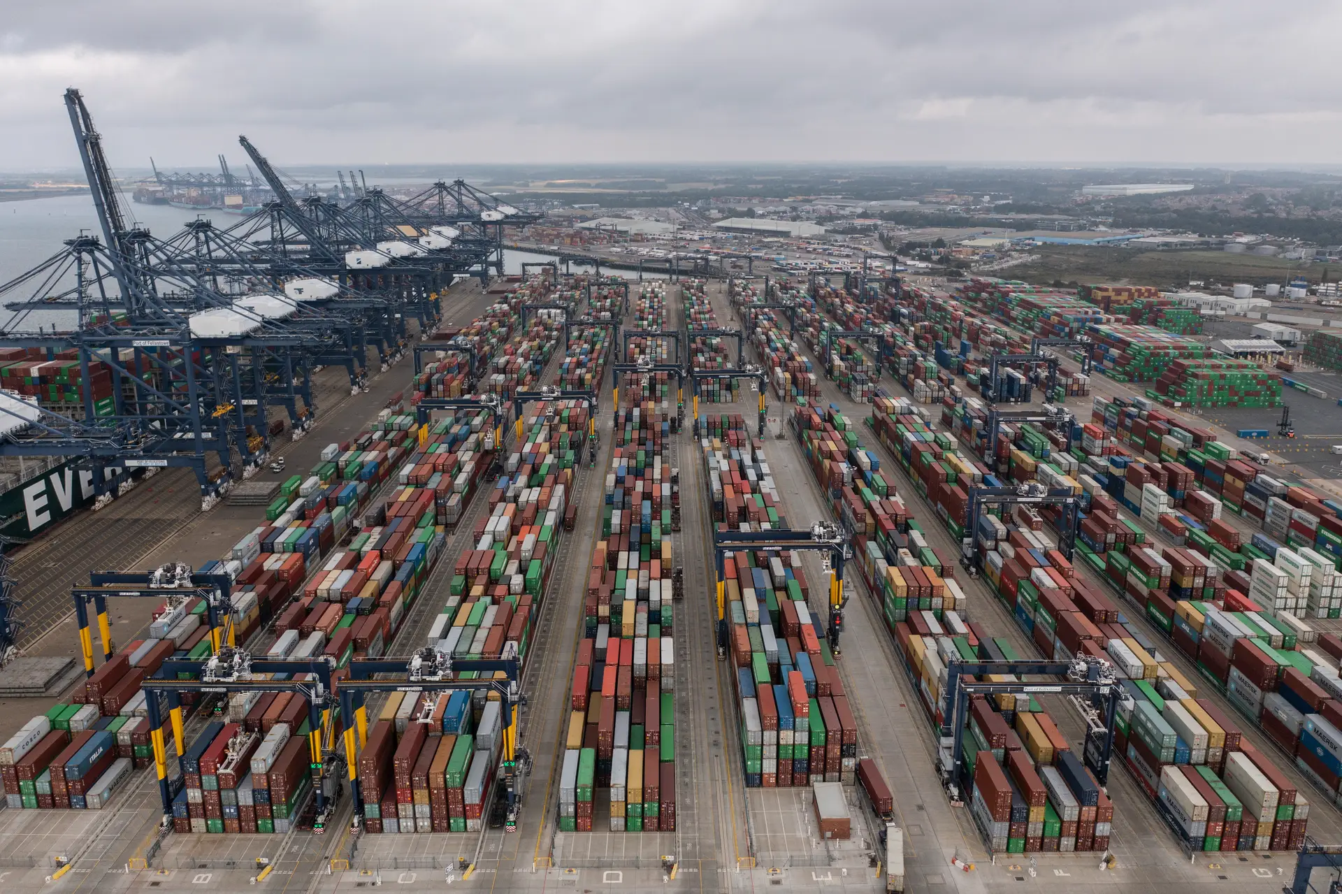 Greve portuária pode perturbar abastecimento de mercadorias no Reino Unido