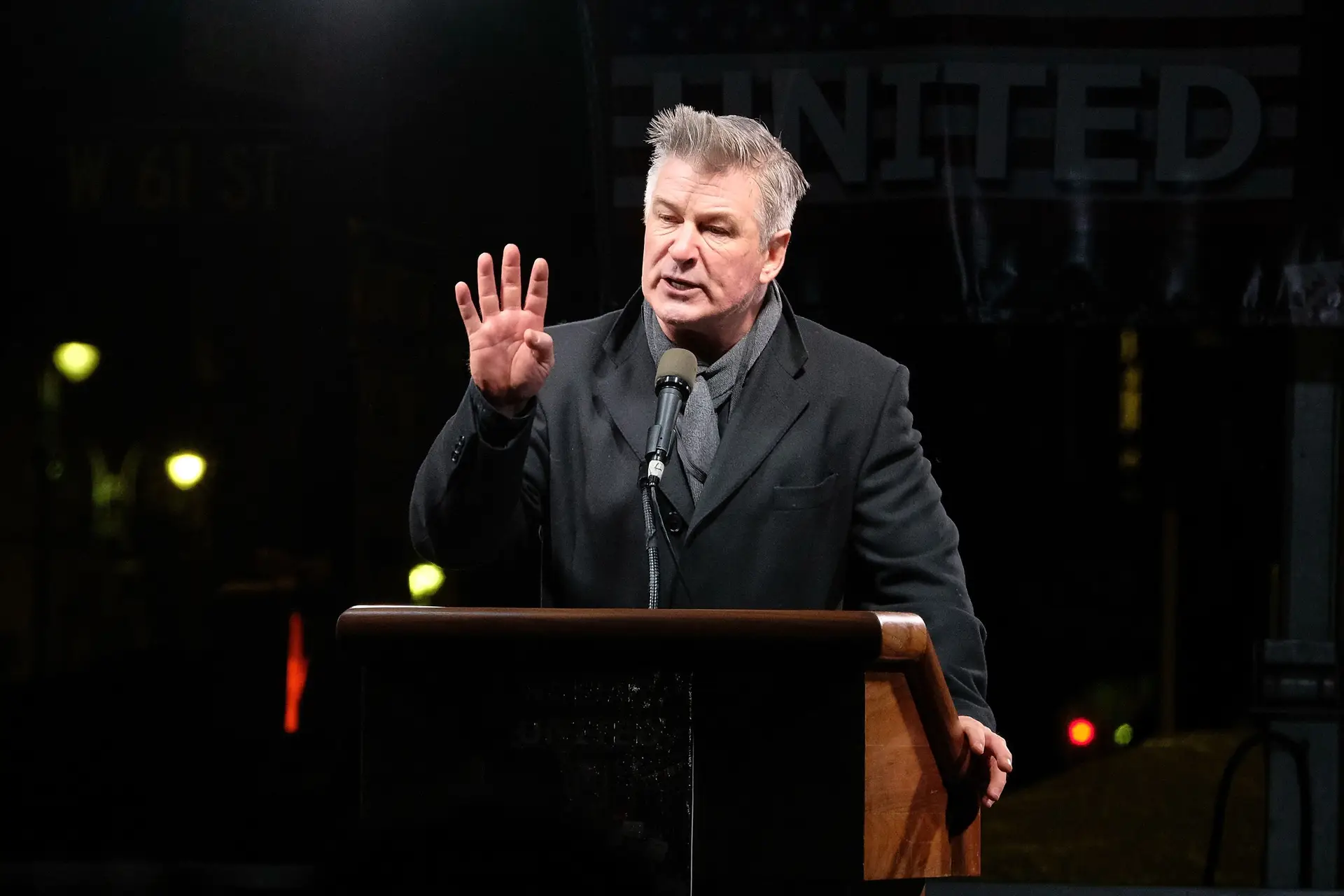 Alec Baldwin diz ter temido ser assassinado por apoiantes de Donald Trump após a tragédia na rodagem de “Rust”