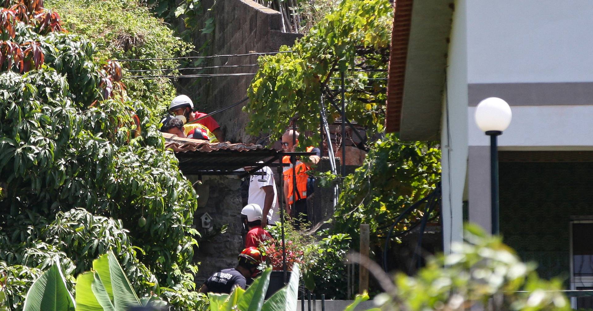 Dois soterrados retirados com vida na Madeira com ferimentos ligeiros
