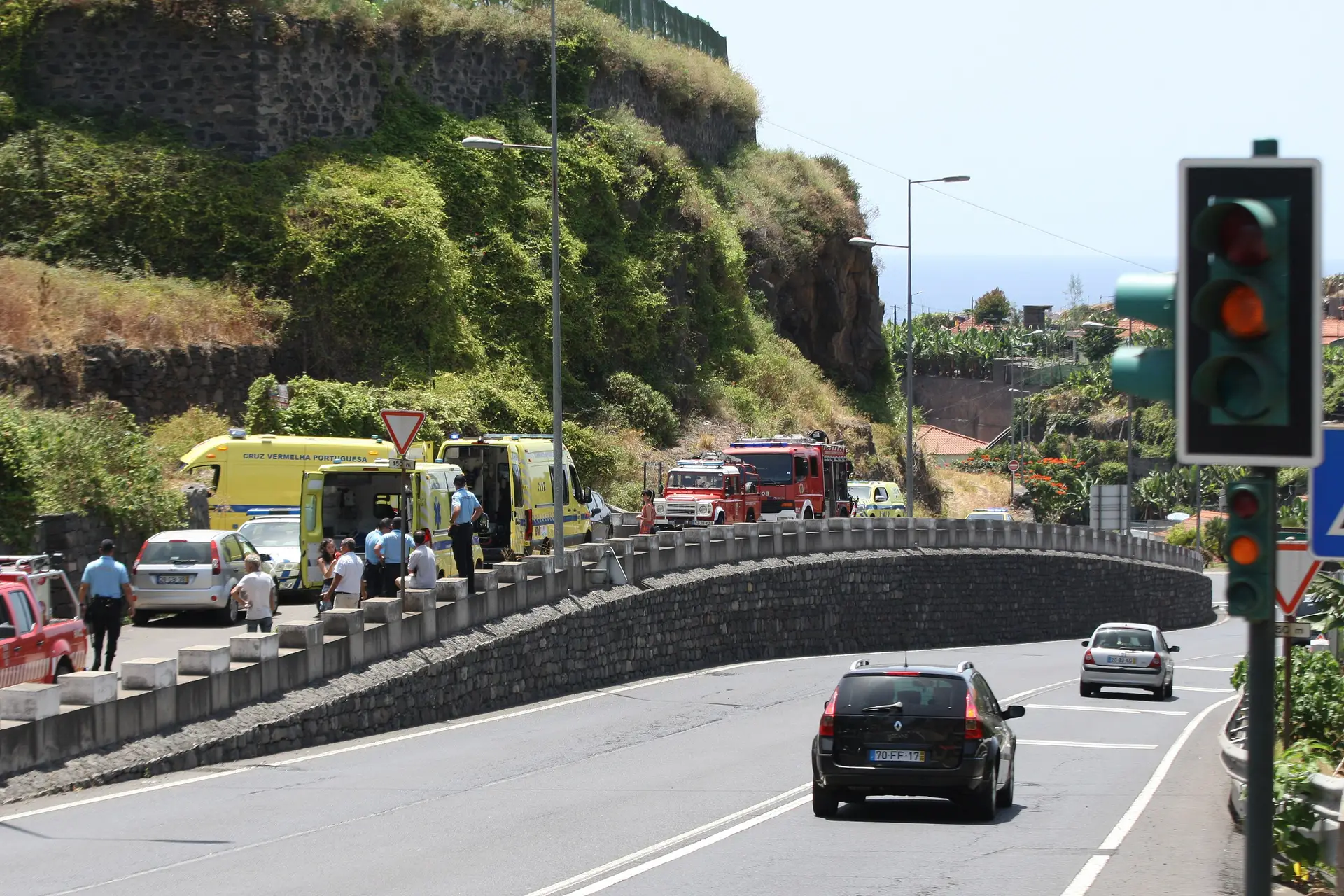 Desabamento de muro provoca um morto e dois feridos na Madeira
