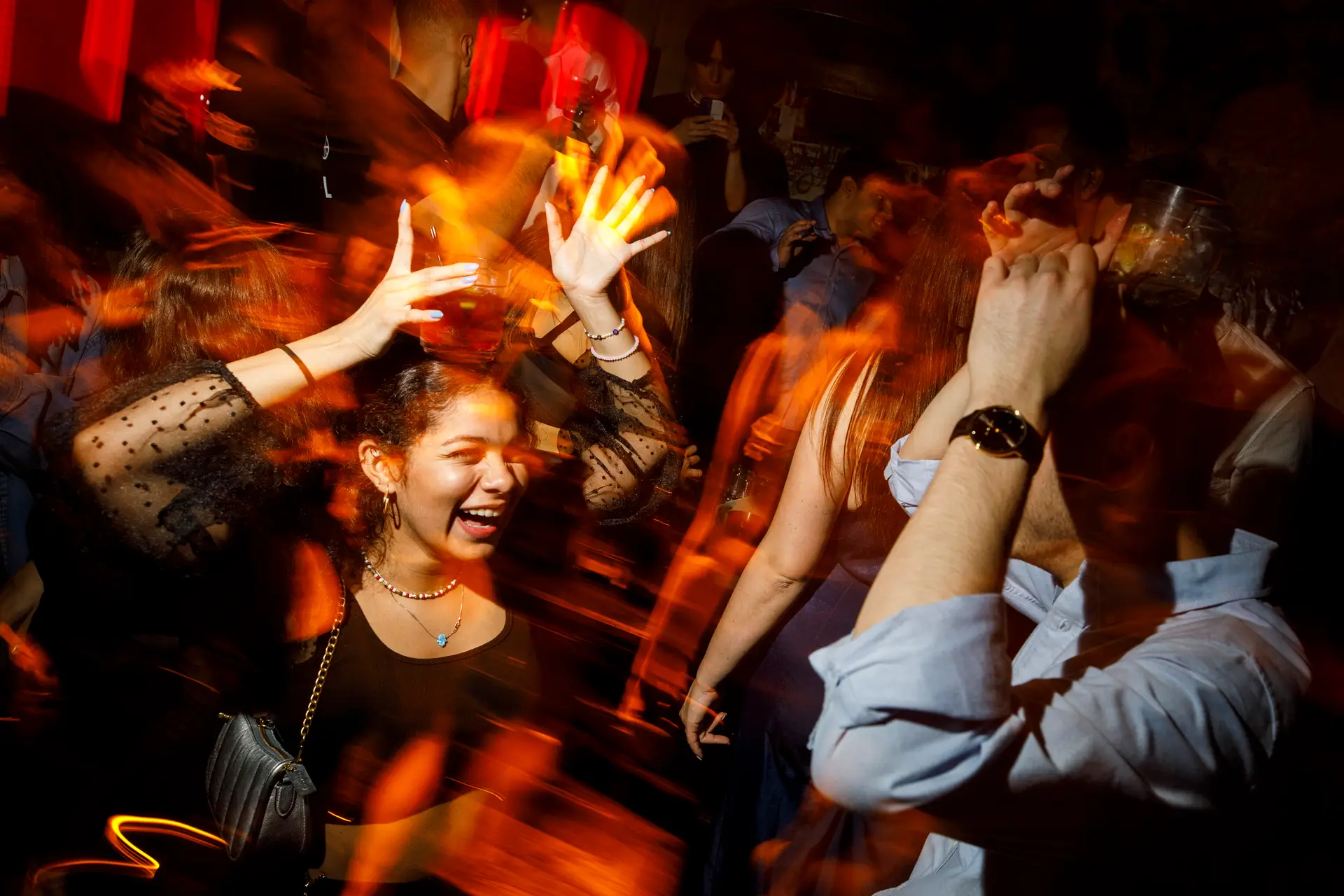 Dançar toda a noite por uma boa causa: a discoteca Amnesia, em Ibiza, doou 1 euro por cada 100 passos de dança