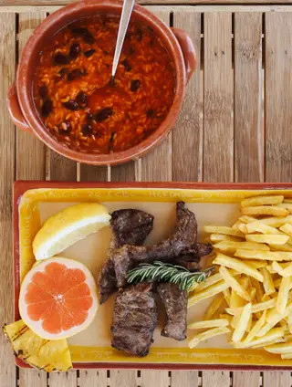 Lagartinhos de porco preto no restaurante Touril & Celso