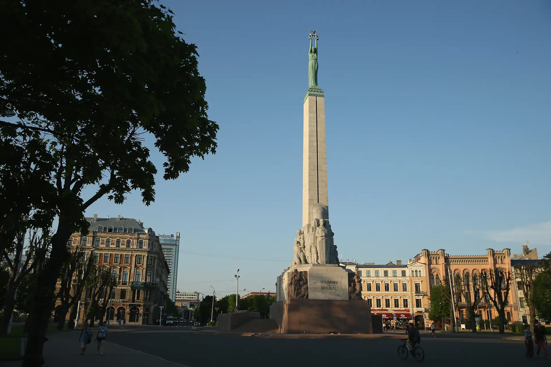 Letónia remove monumento da era soviética uma semana depois da Estónia