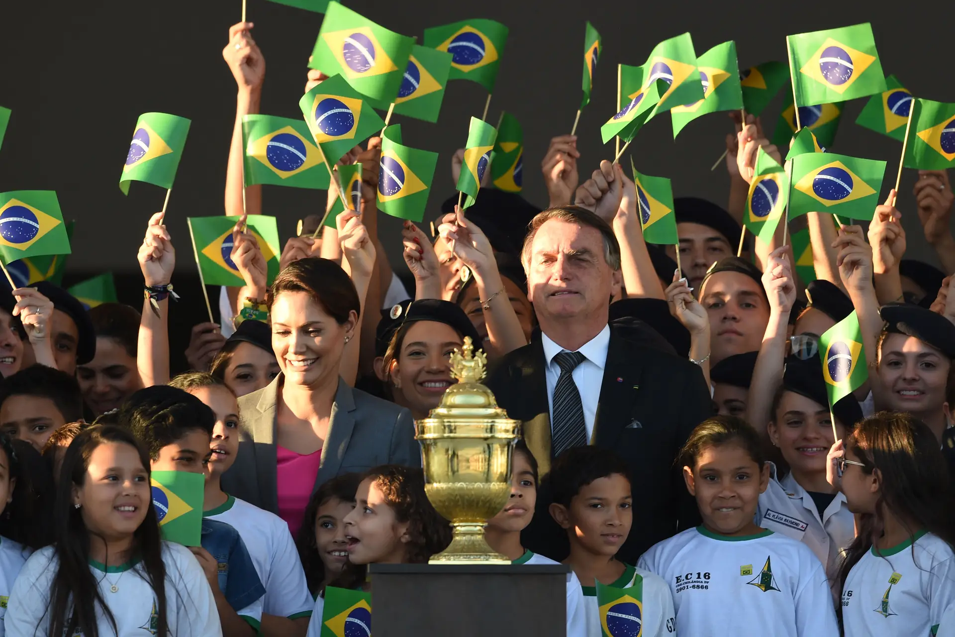 Bolsonaro recebe coração de D.Pedro com show aéreo na sede do Governo brasileiro