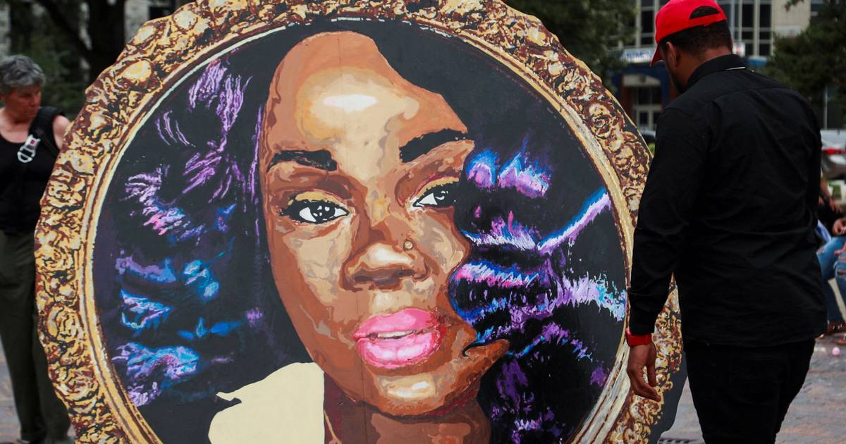 Polícia condenado a quase três anos de prisão por morte de Breonna Taylor