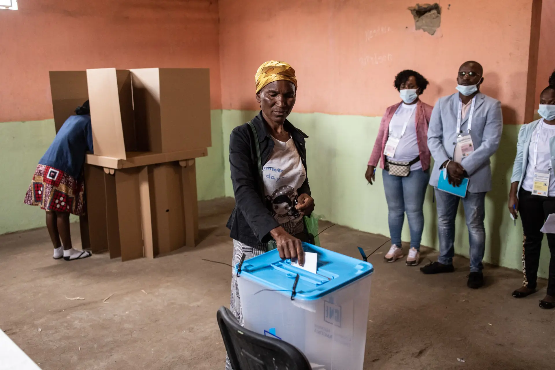 Assembleia de voto em Luanda