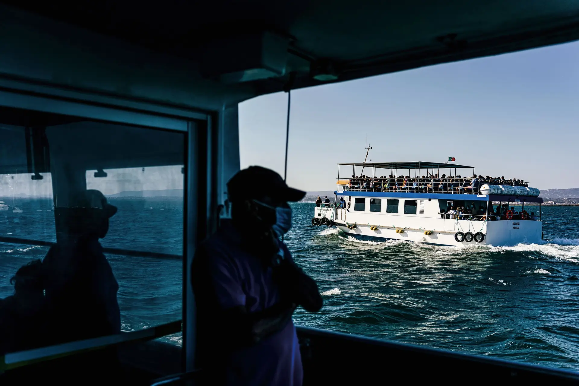 Para os turistas é o ferry, para os culatrenses é o barco da carreira. É assim que se deslocam de e para Olhão. Mas só de vez em quando, porque na ilha têm tudo o que precisam