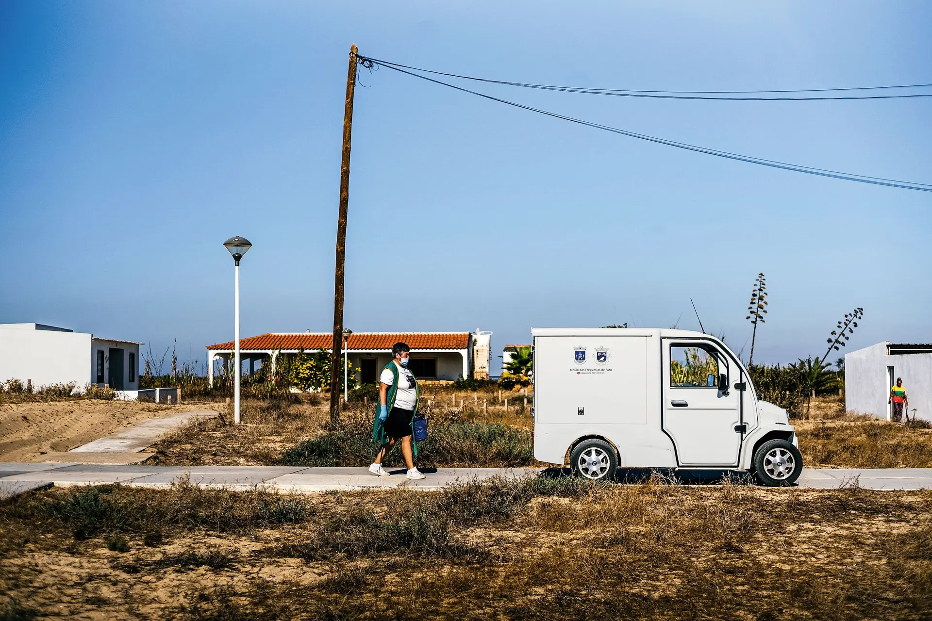 O apoio social, agora entregue num carro elétrico