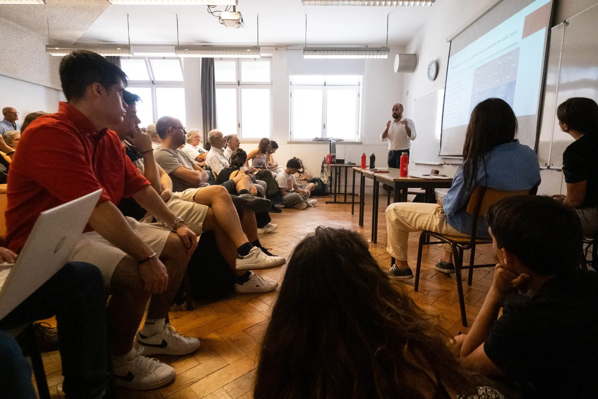Salas de aula foram pequenas para a afluência a alguns dos debates