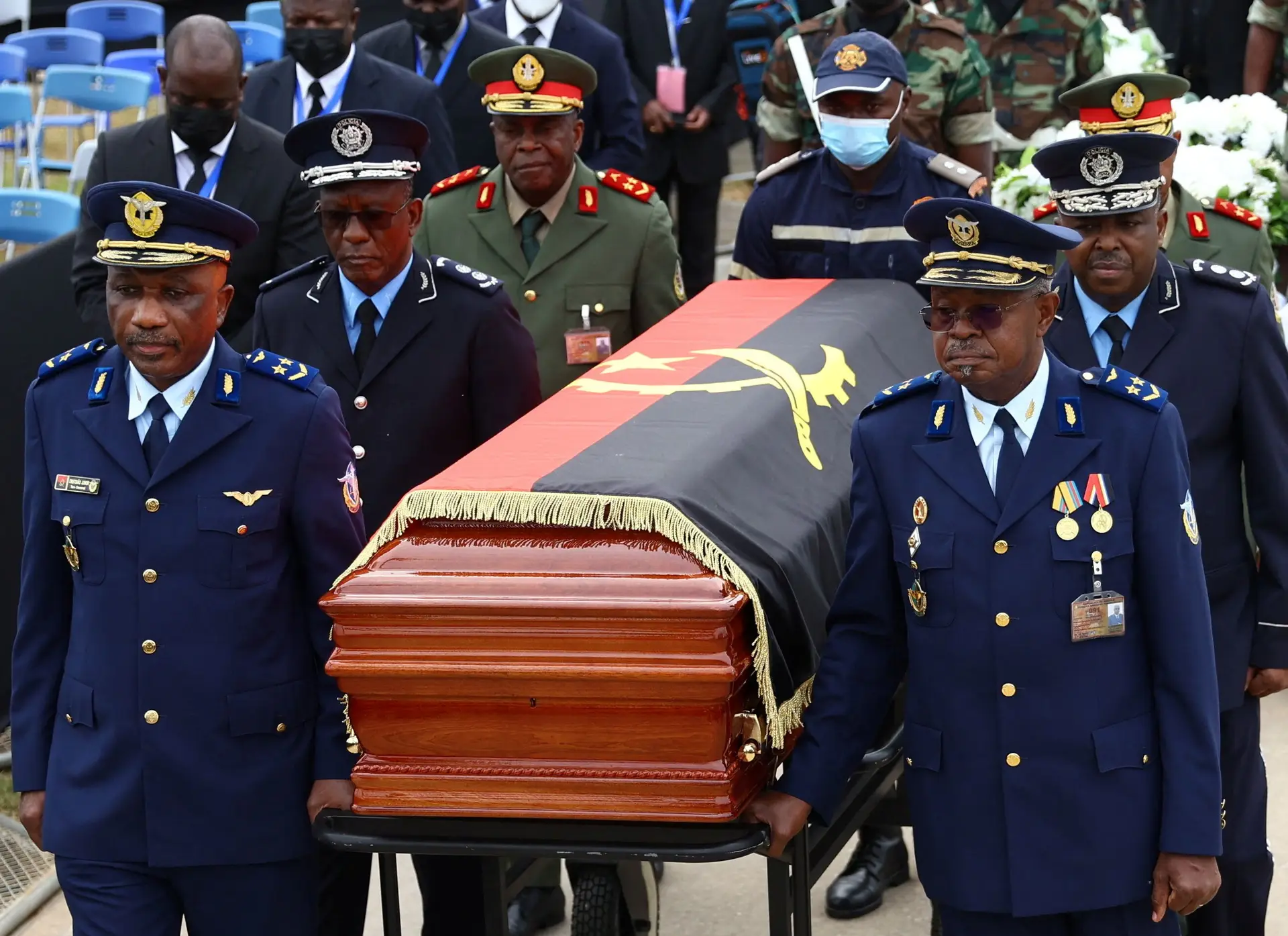 Dor, reconciliação e política. Angola despede-se de José Eduardo dos Santos