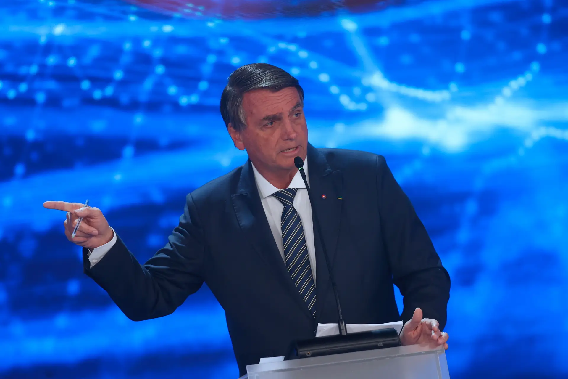 Bolsonaro no primeiro debate antes das presidenciais de outubro no Brasil, nos estúdios da TV Bandeirantes