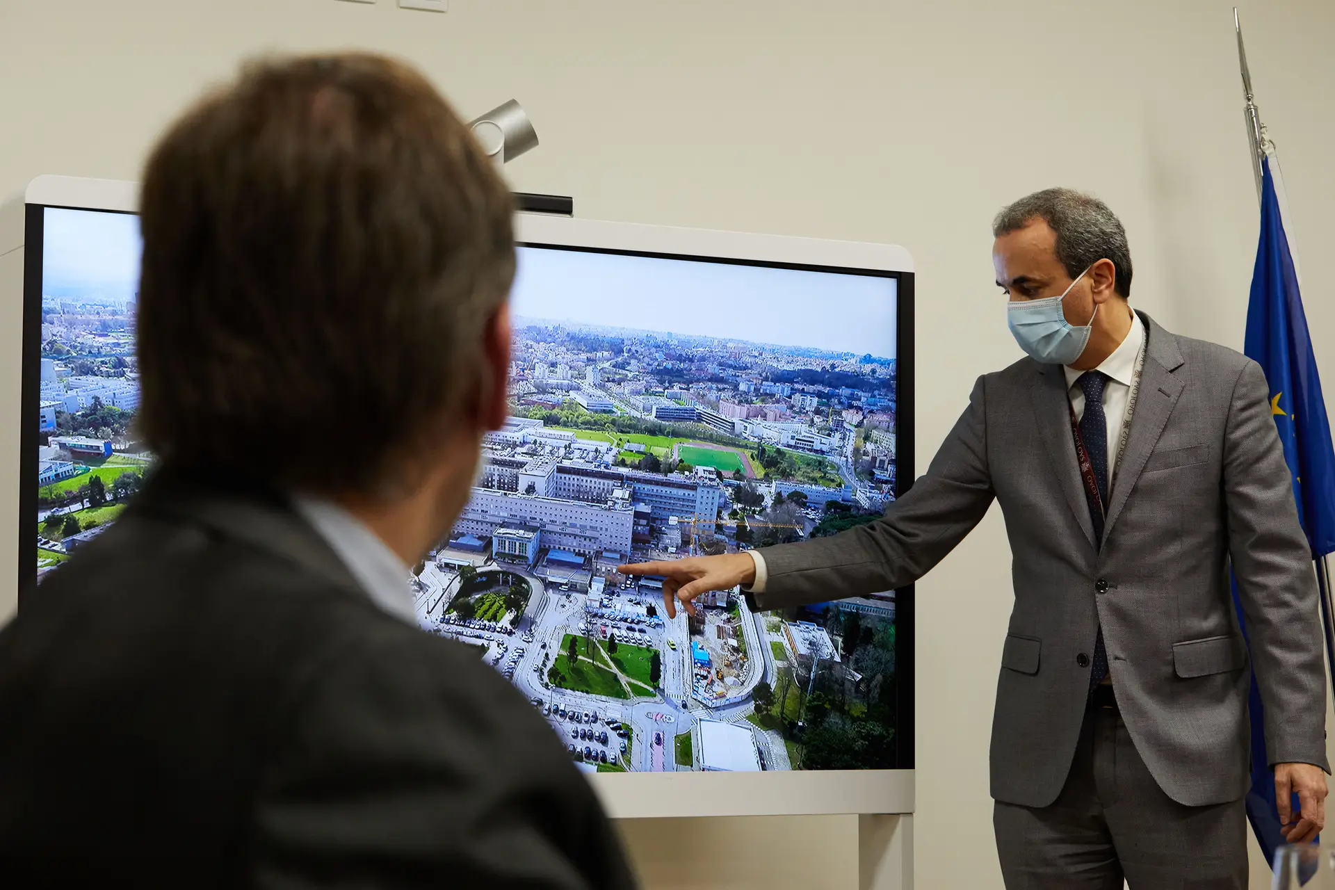 Fernando Araújo durante apresentação do projeto de construção do heliporto no Hospital de São João