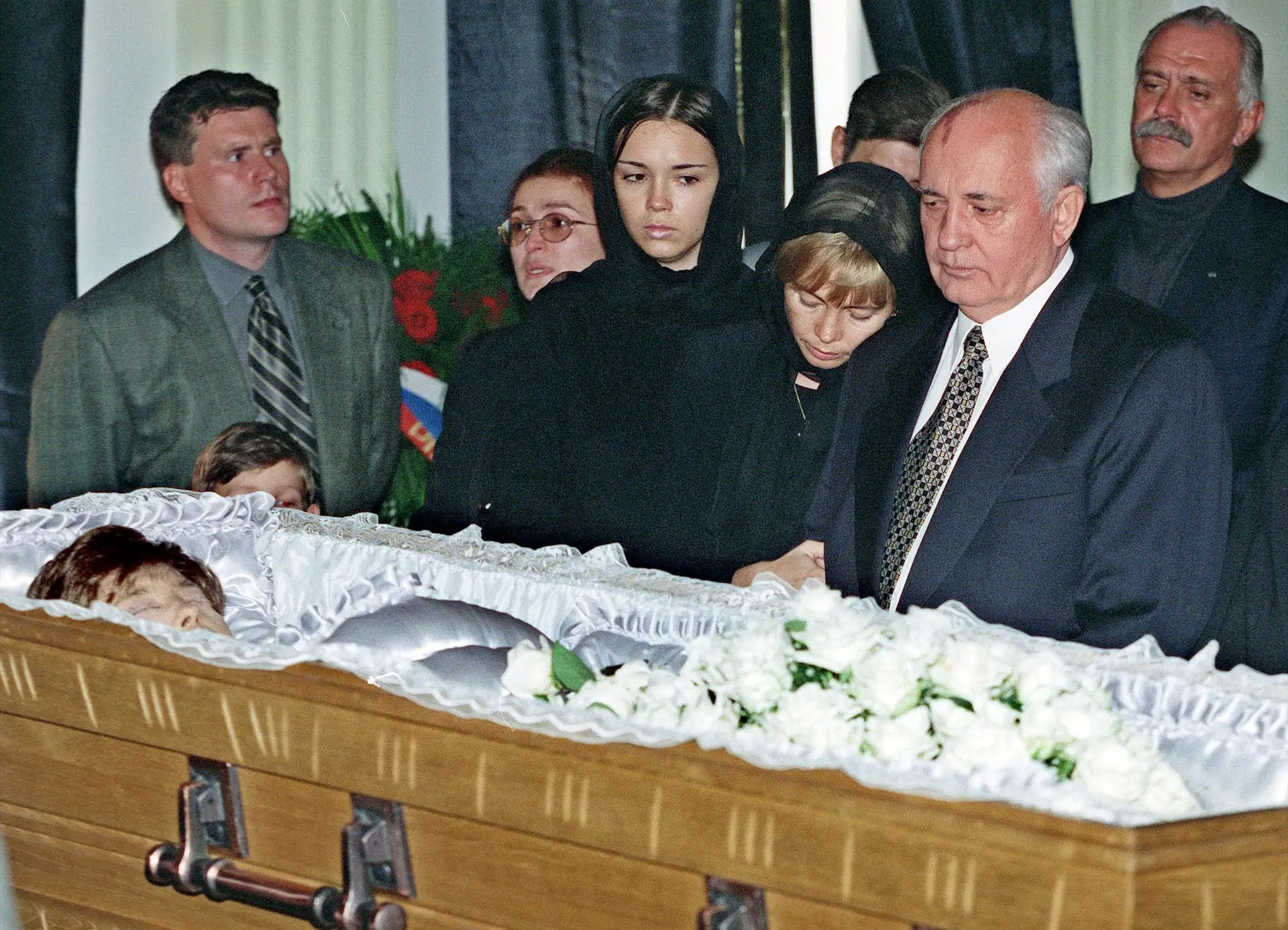 FAMÍLIA. Mikhail tinha 24 anos quando casou-se com Raisa Titarenko, mais nova um ano. Esta história de amor, de que resultou uma filha, só terminou com a morte dela, em 1999. A viuvez trouxe ao político pensamentos suicidas