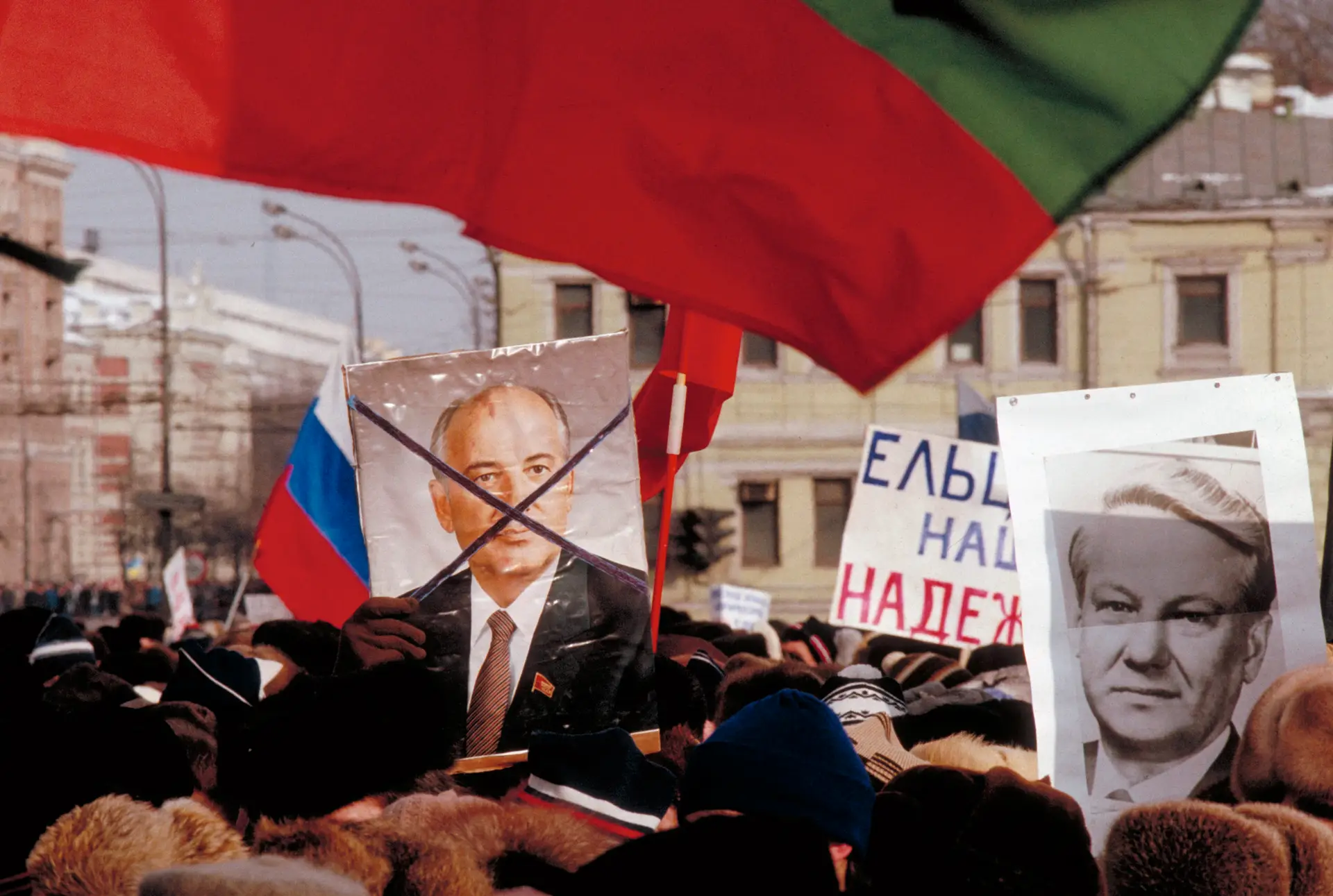 URSS. Gorbachev foi o último líder da União Soviética. Boris Ieltsin (no retrato da direita) foi o primeiro Presidente da Rússia. Entre os russos, o sentimento em relação a um e outro é contrastante