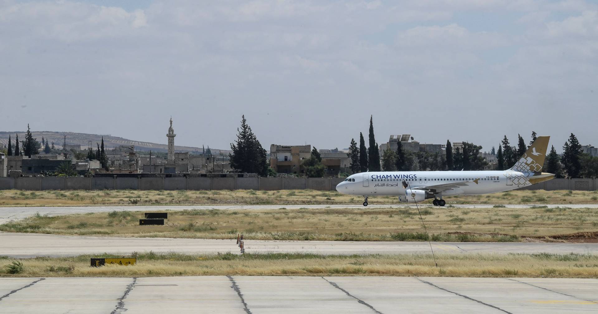 Ataque israelita com mísseis provoca danos no aeroporto de Aleppo no norte da Síria
