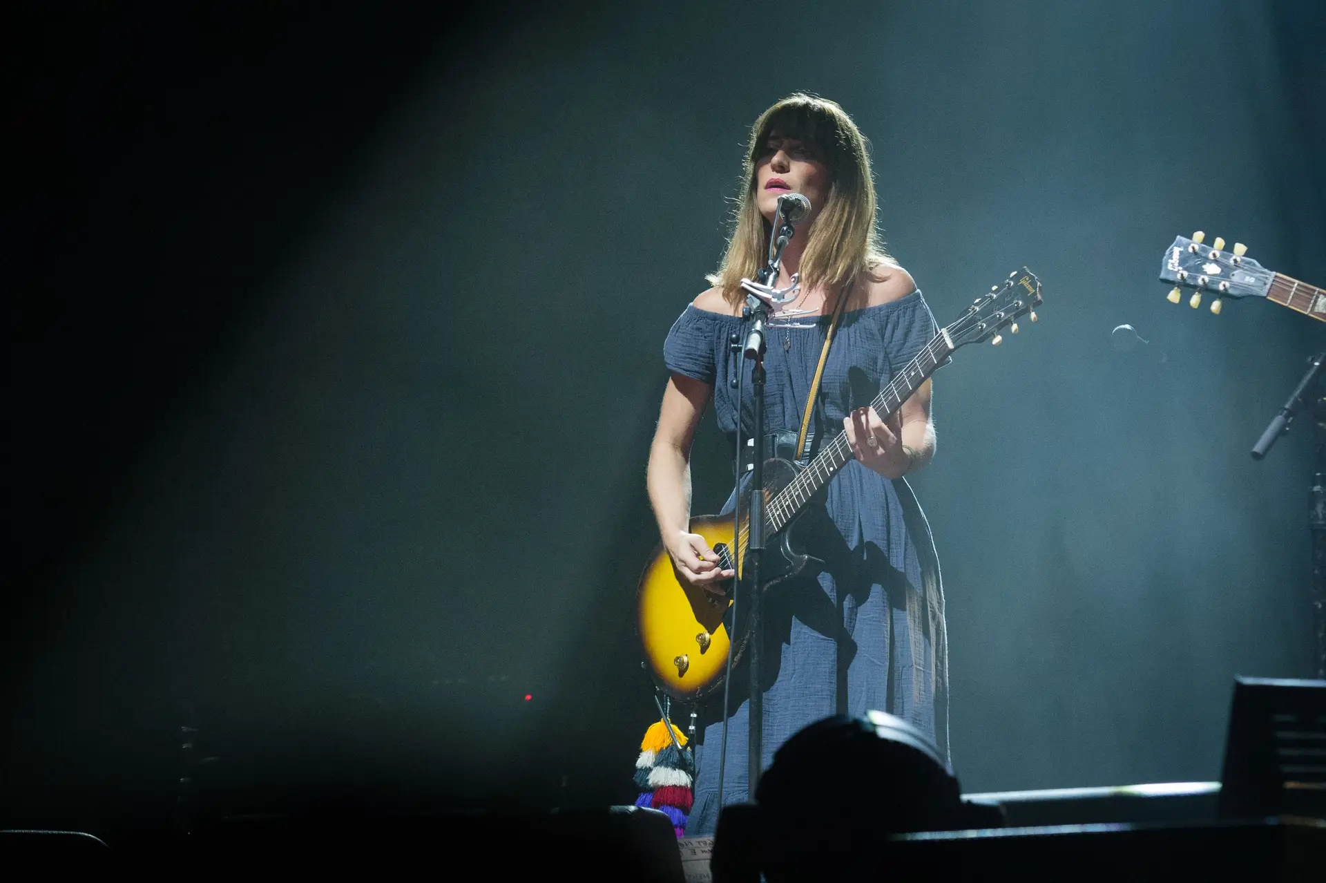 Feist abandona digressão dos Arcade Fire após acusações contra Win Butler: "Não vou resolver nada, mas não posso continuar"