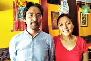 Dawa Tashi e Phuntsok Dolma, os atuais responsáveis pelo restaurante Os Tibetanos