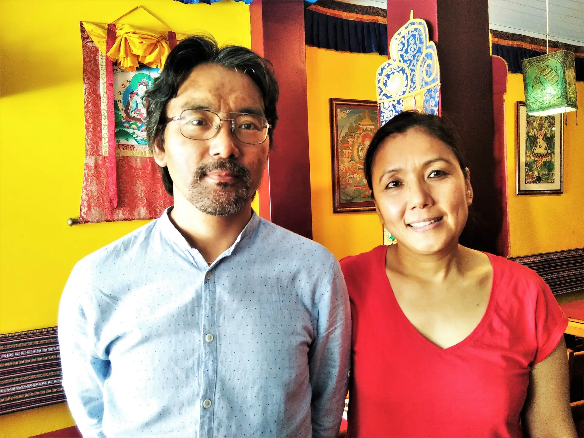 Dawa Tashi e Phuntsok Dolma, os atuais responsáveis pelo restaurante Os Tibetanos