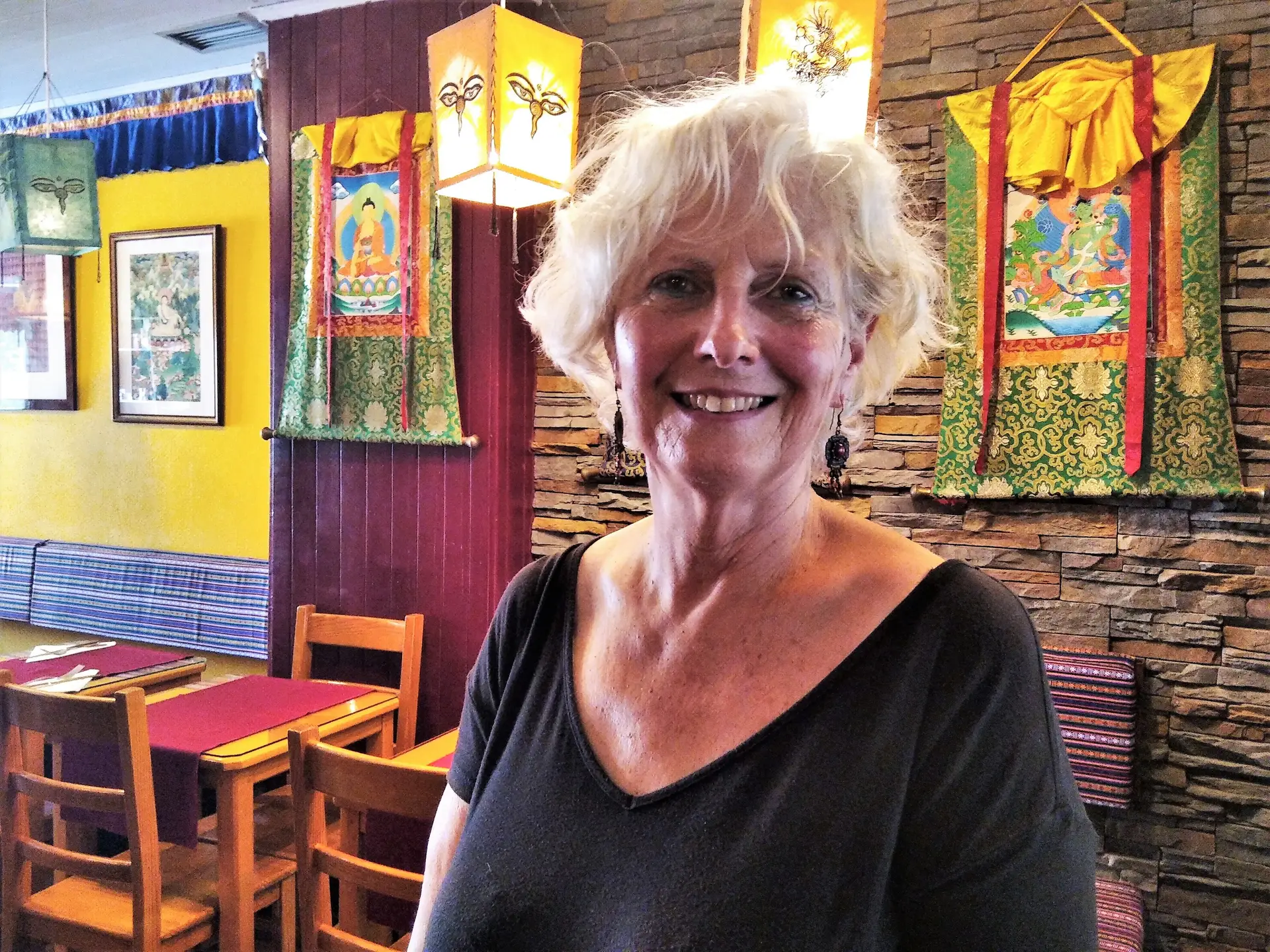 Manuela d'Almeida no restaurante Os Tibetanos