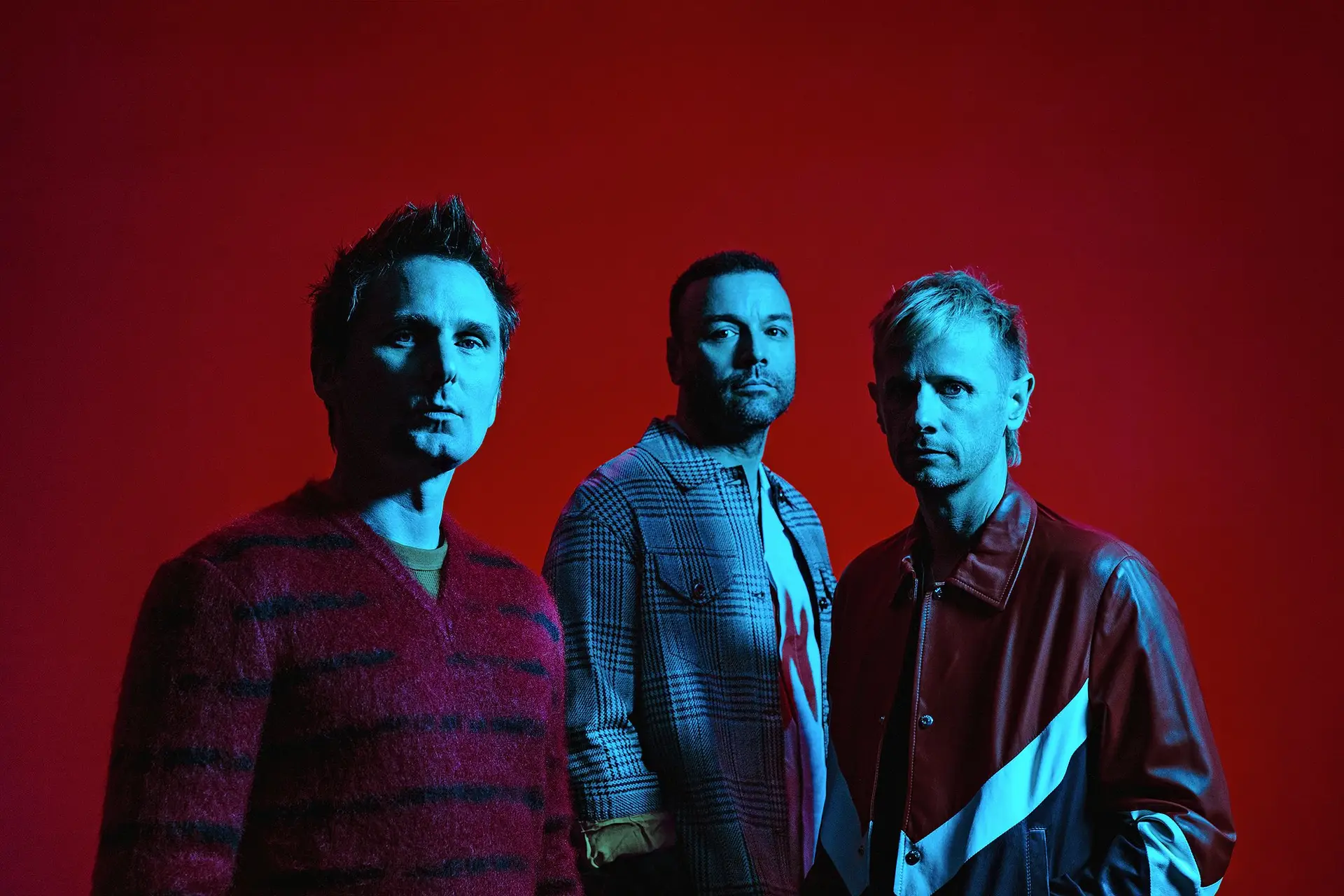 Matt Bellamy, Chris Wolstenholme e Dominic Howard — os britânicos Muse ao nono álbum
