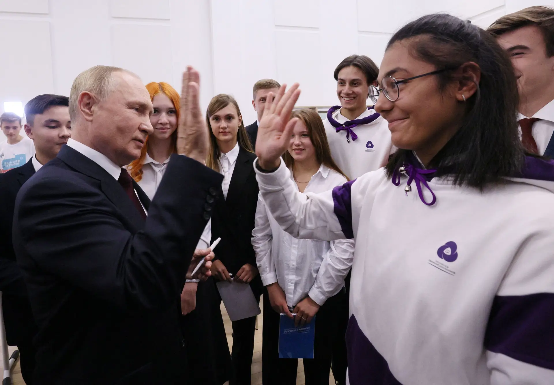 Regresso às aulas na Rússia é assinalado com uma lição designada "Conversas sobre o que é importante"