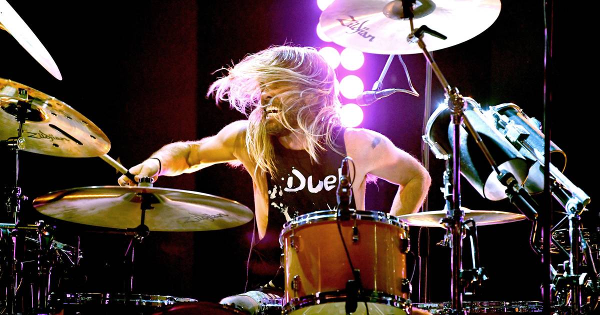 Quem vai tocar bateria com os Foo Fighters após a morte de Taylor Hawkins?