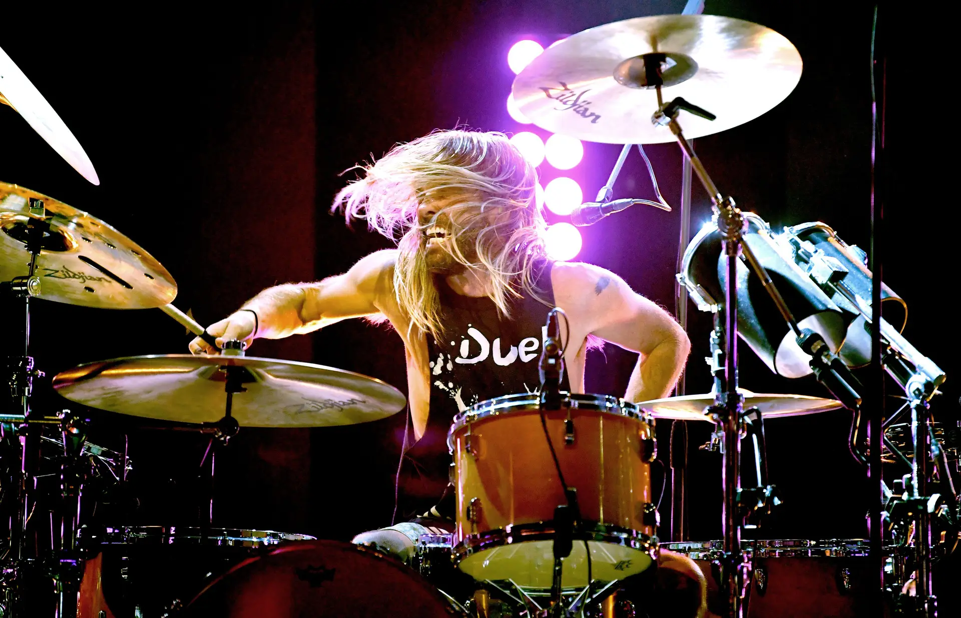 Tudo sobre o tributo a Taylor Hawkins dos Foo Fighters, hoje em Londres: quem participa, o possível inédito e o link para ver